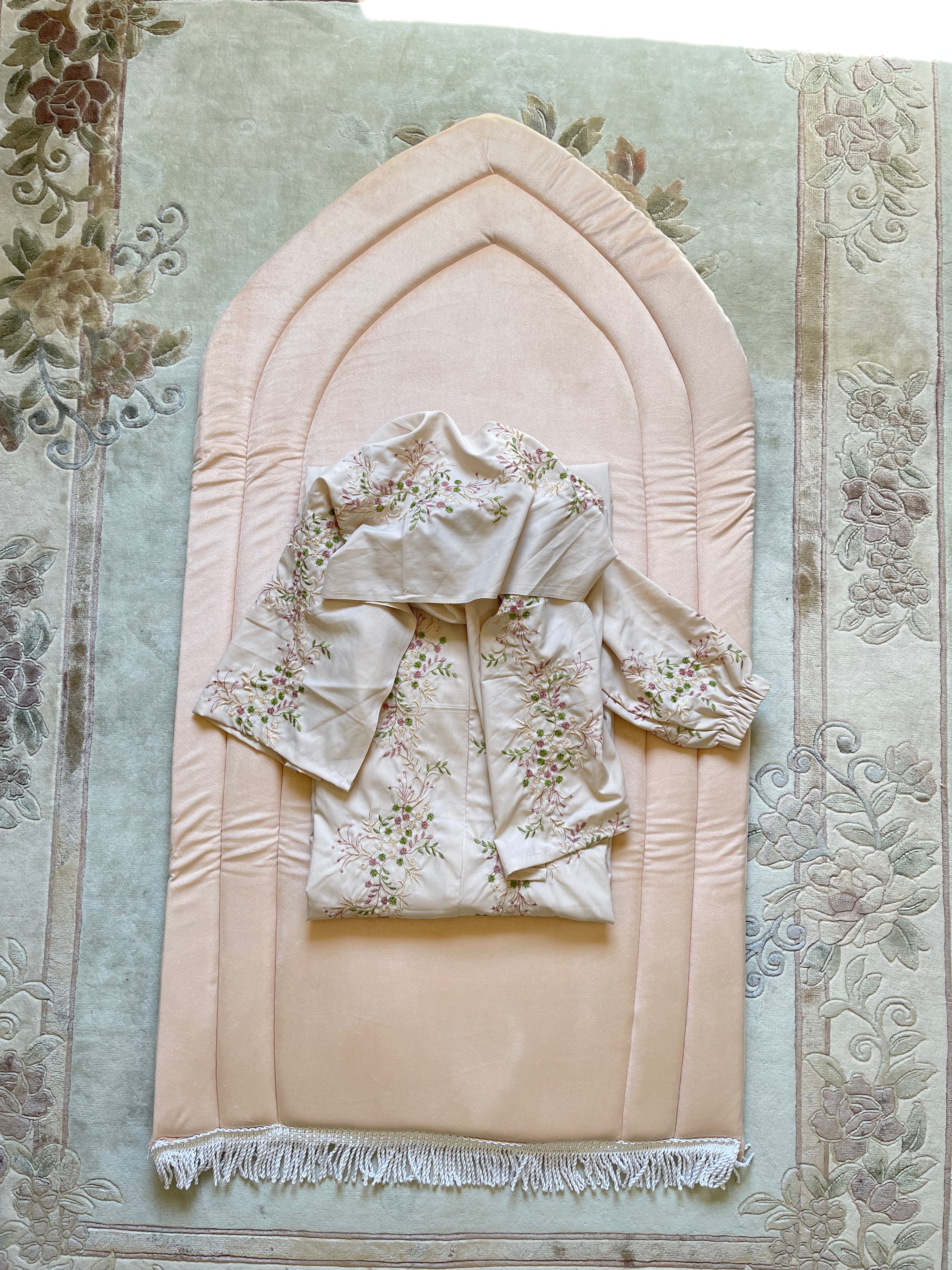 ♥️التسليم الفوري لطقم الصلاة كل الالوان