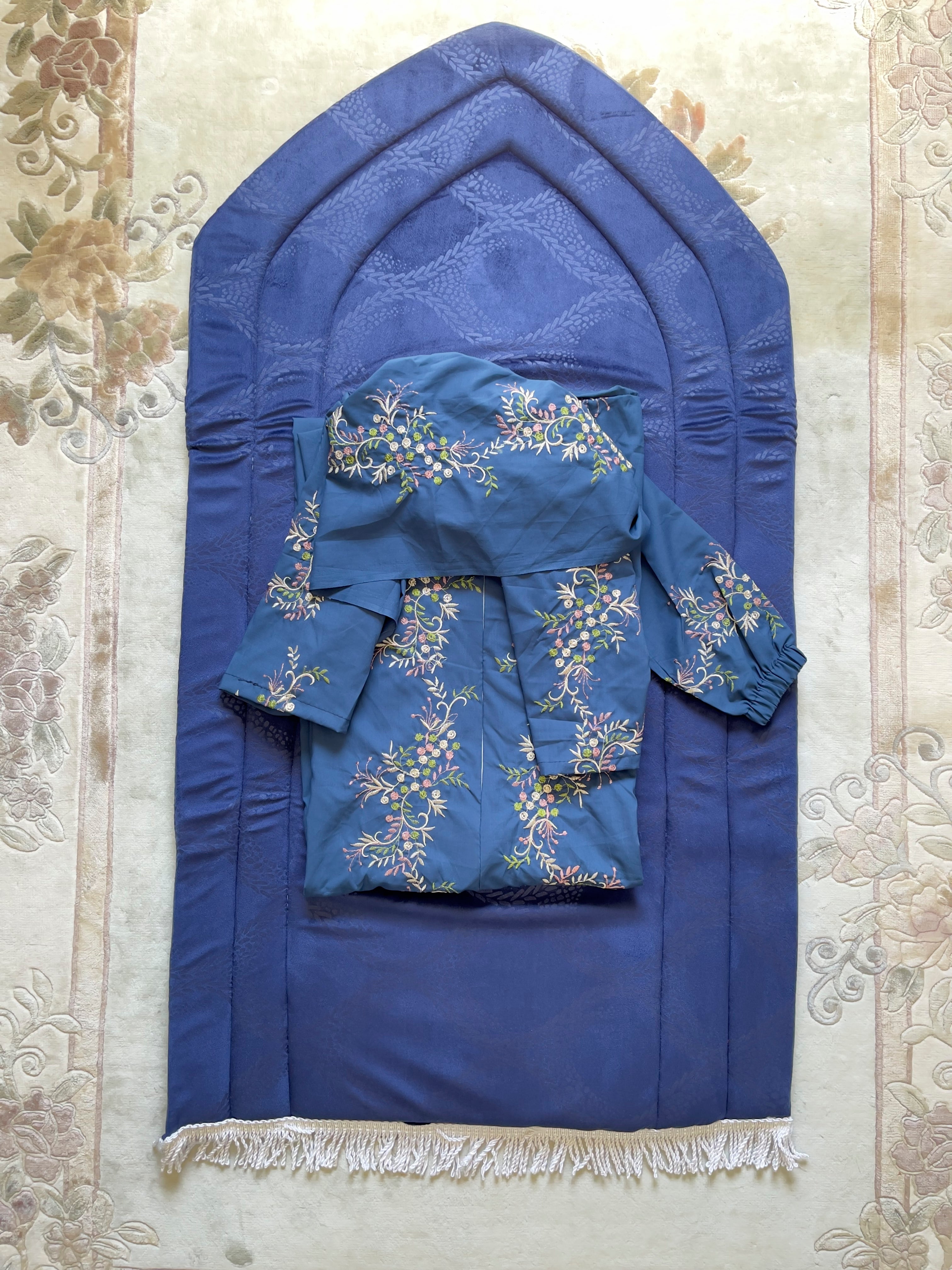 ♥️التسليم الفوري لطقم الصلاة كل الالوان