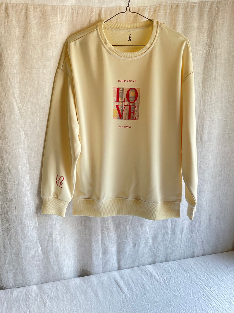Beige Sweater سويتر بيج - مجموعة حب الكتب