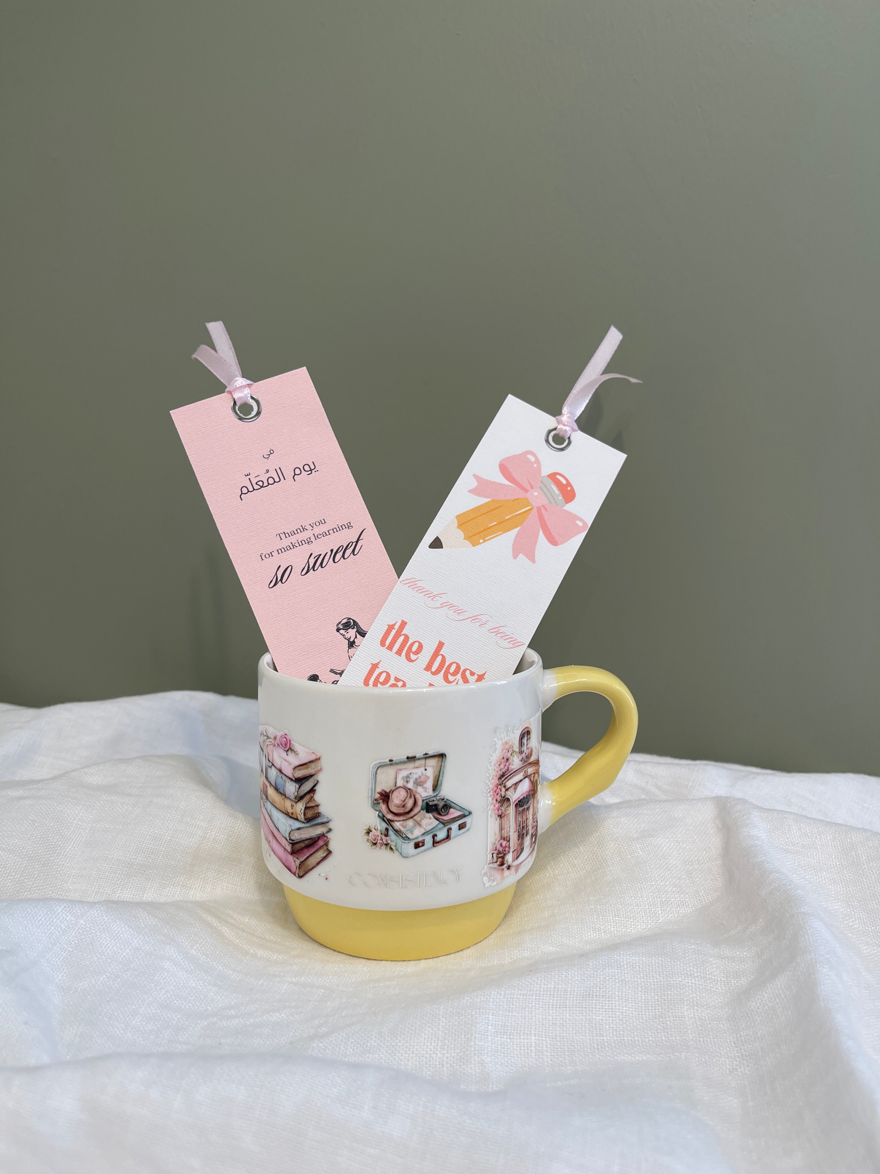 كوب يوم المعلم مع ٢ قواطع للكتب 🌸