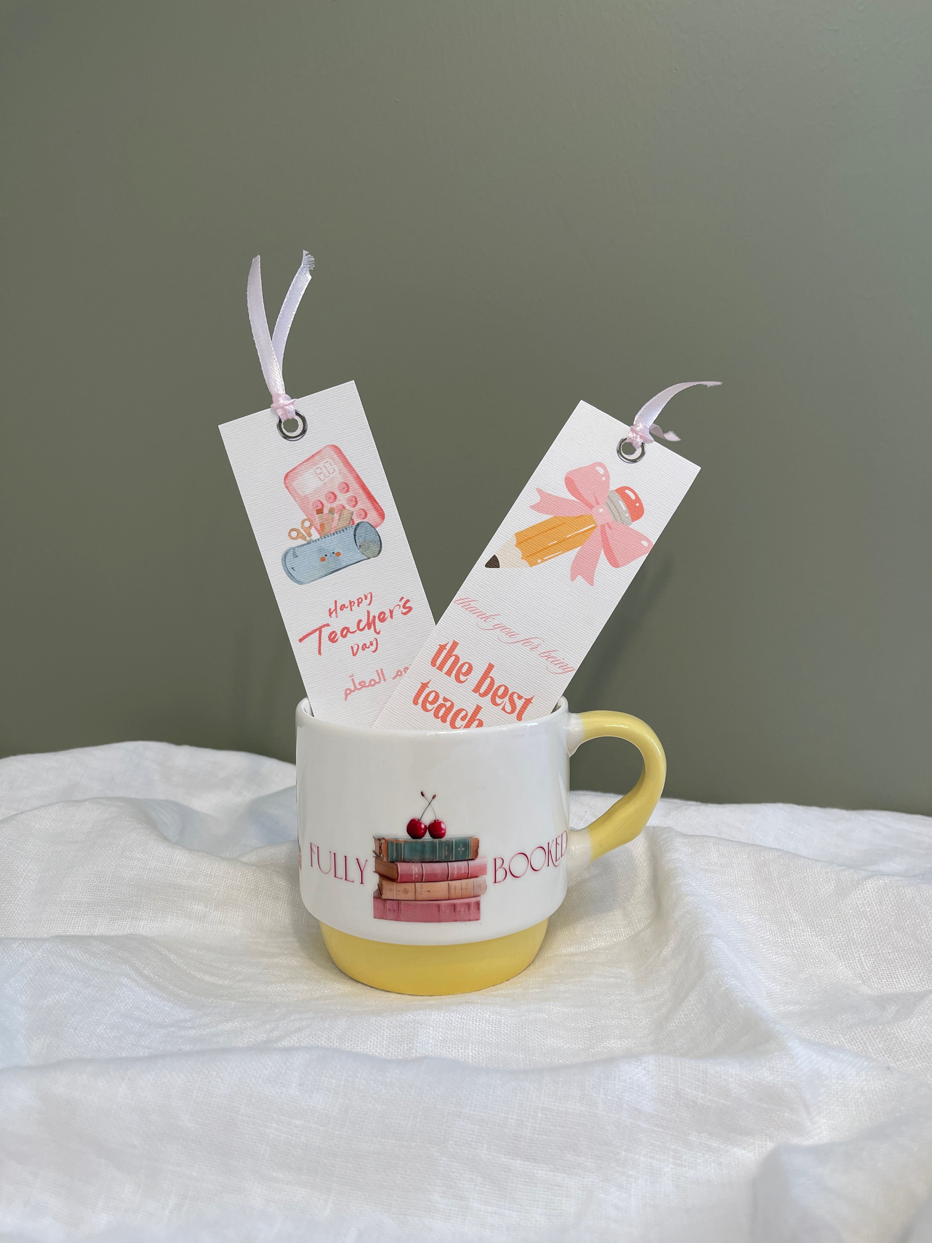 كوب يوم المعلم مع ٢ قواطع للكتب 🌸