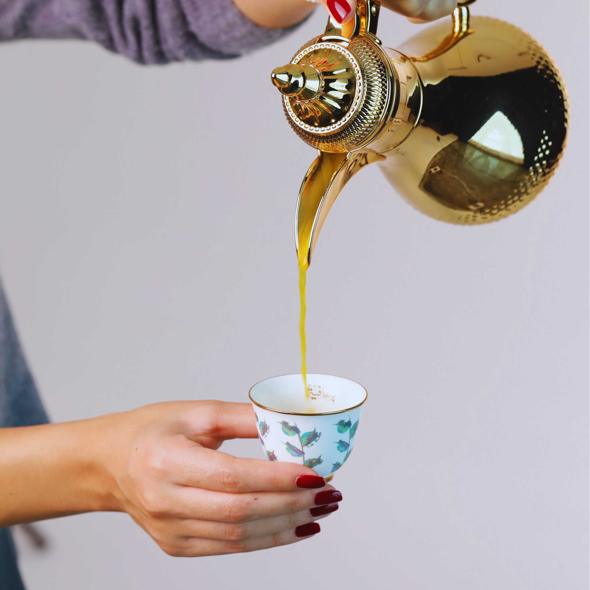 فناجين آرتيشا الملونة