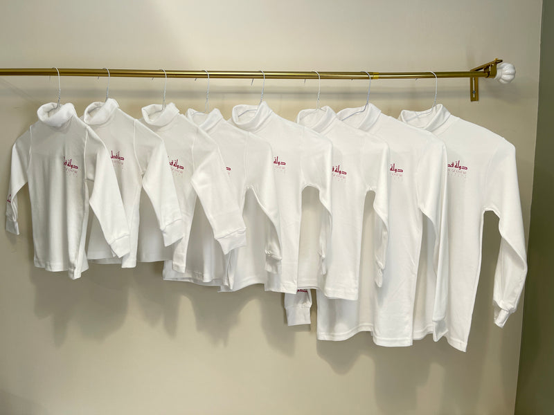 White Qatar highneck - Children بلوفر الأطفال مع شعار اليوم الوطني القطري