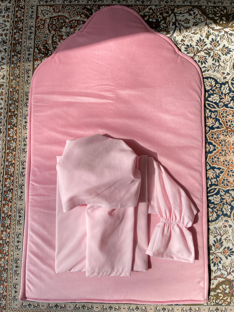 طقم الأطفال الوردي