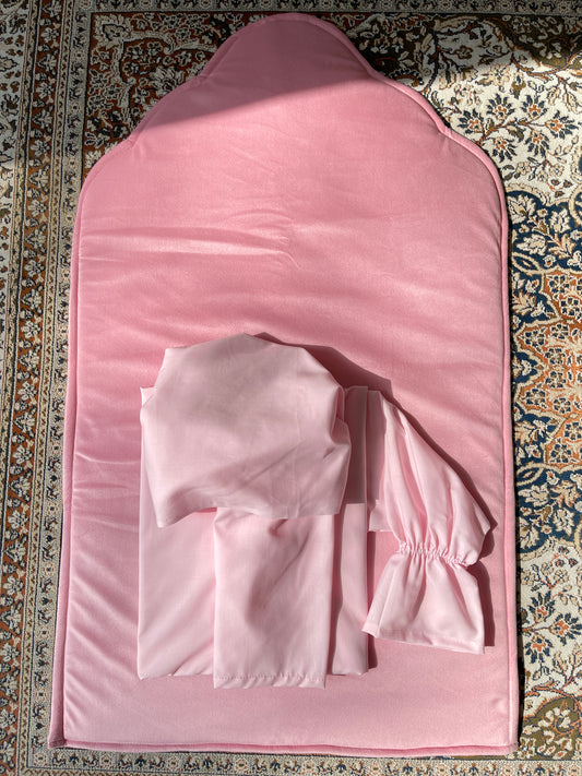 طقم الأطفال الوردي