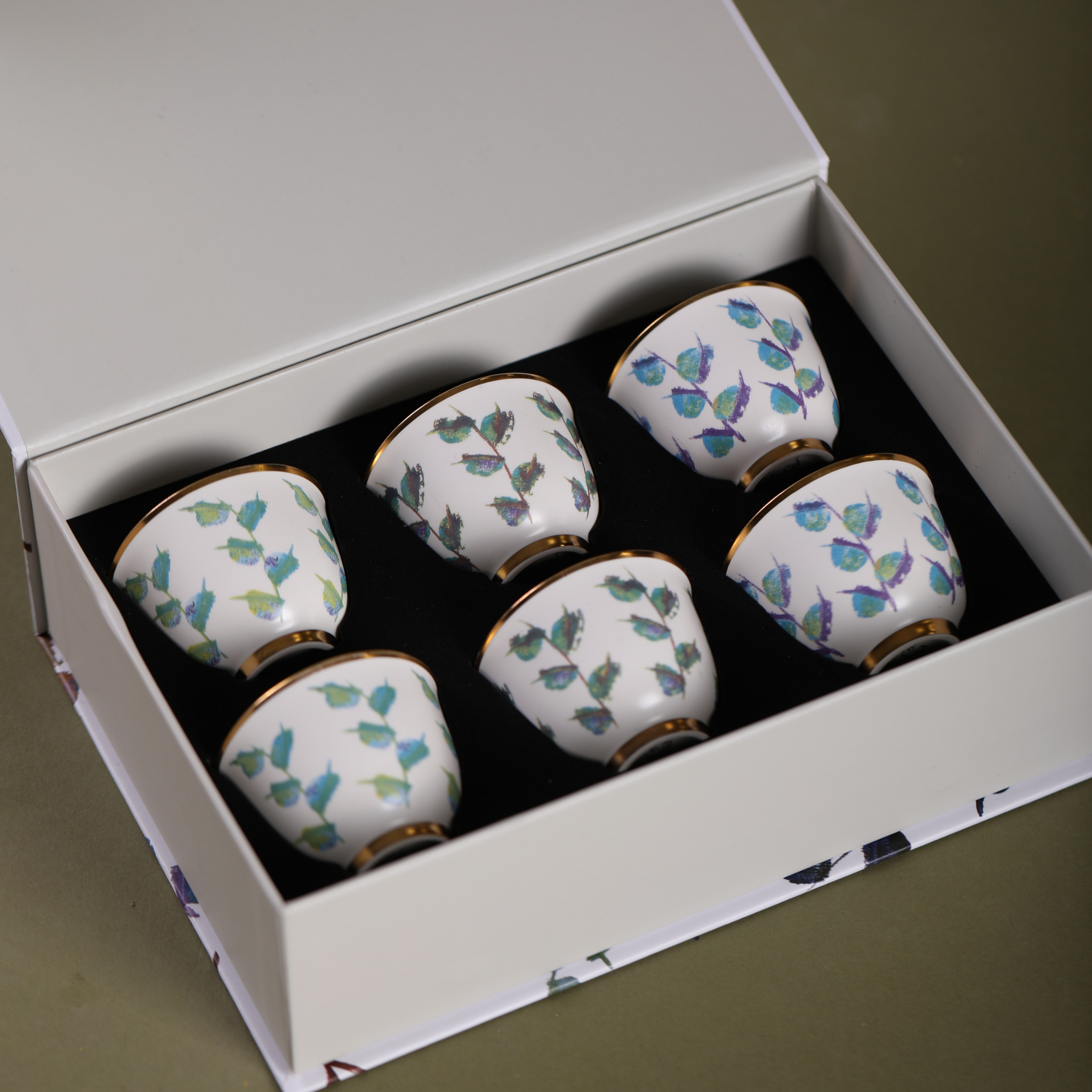 فناجين آرتيشا الملونة